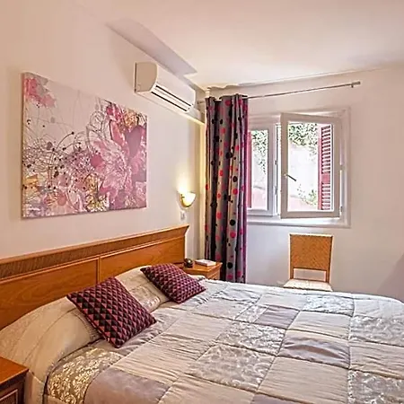 Kalliste Hotel 3*